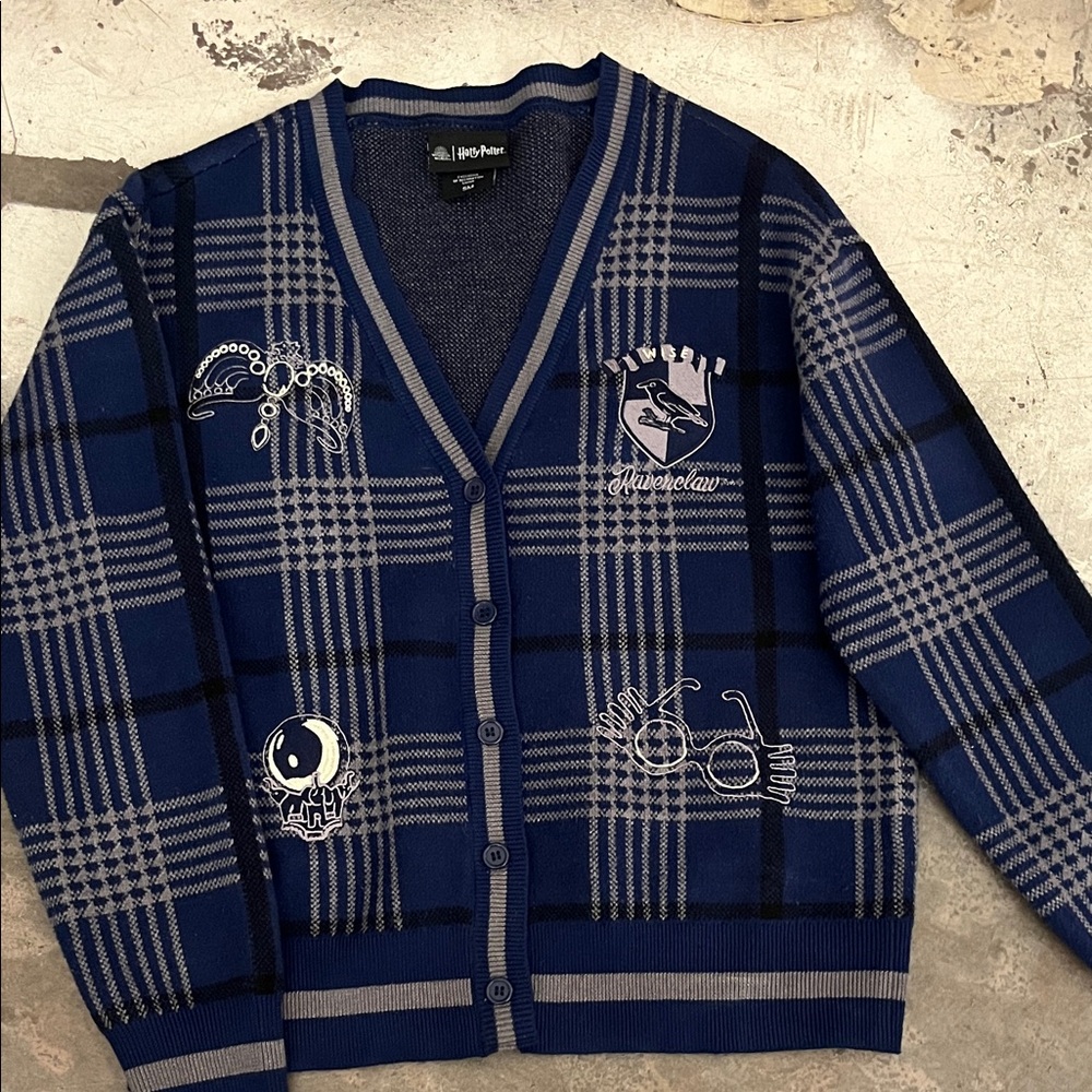 Stylish Navy and Gray Patterned Cardigan